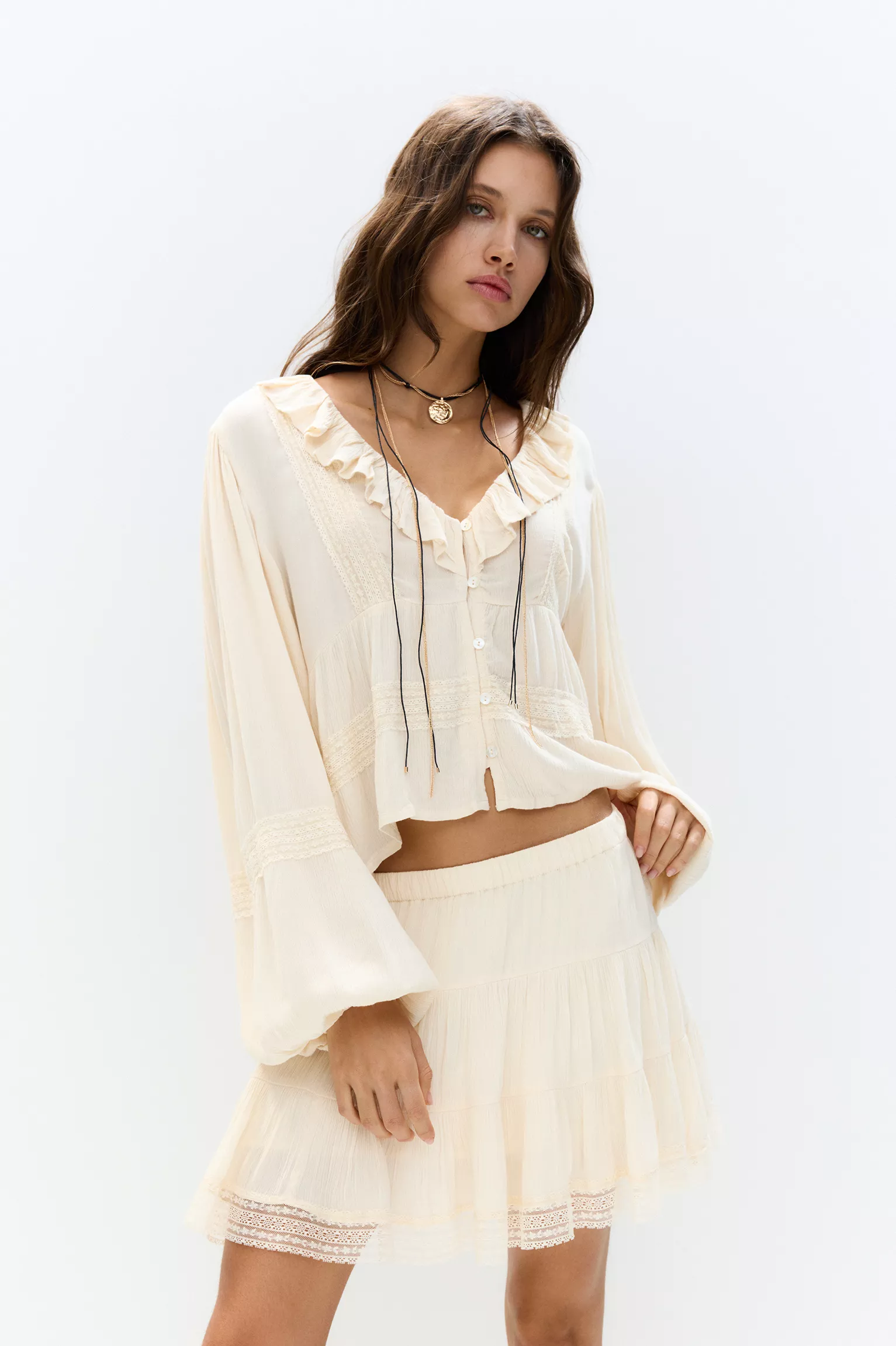Ruffled mini skirt with lace hem